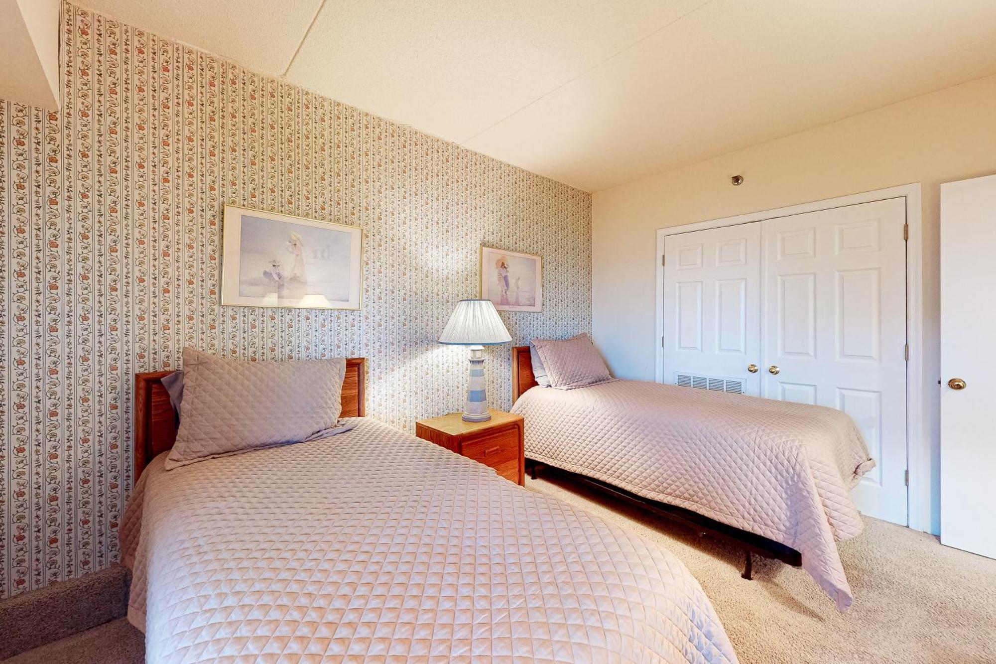 Rainbow Condos Ocean City Room photo